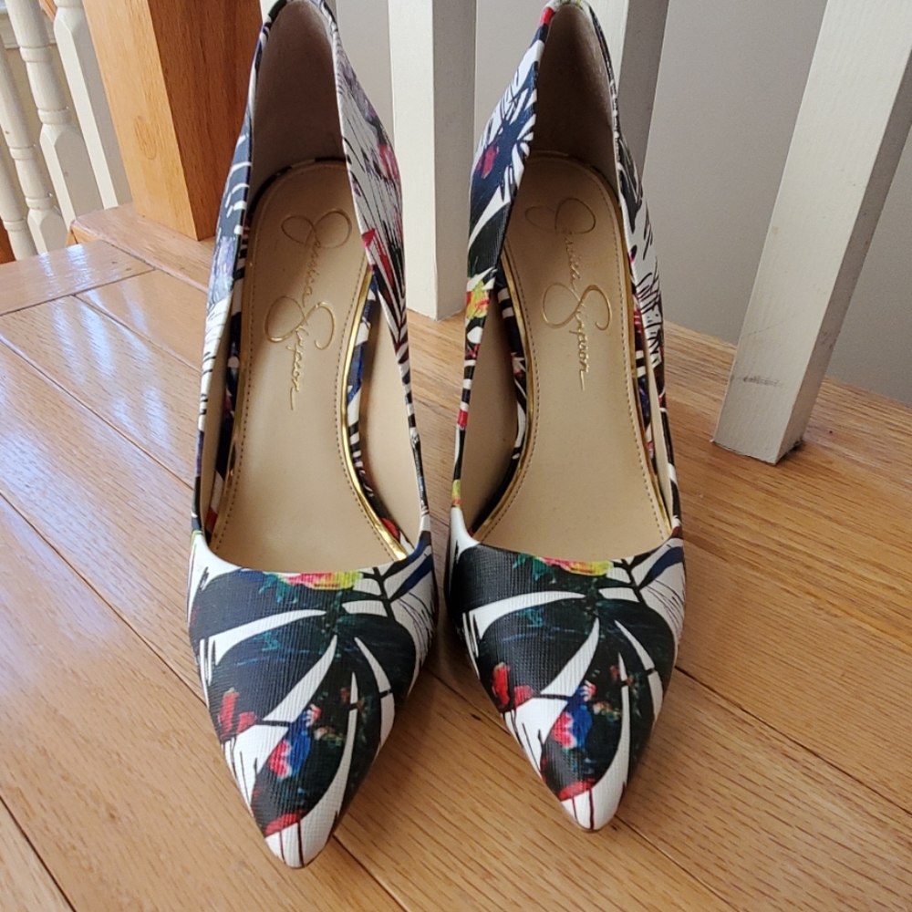 Ladies colorful pumps colors: red/black/white/blue